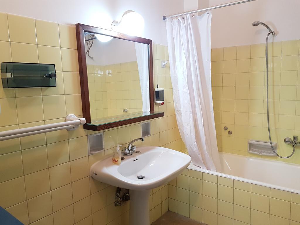 Errathens Aegean Apartment - Athens Center, 5 BD, 2 BATH Buitenkant foto